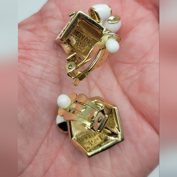 Heidi Daus Gift Shaped Pin and Clip On Earrings Set w/ Swarovski Crystal + Pearl - Picture 5 of 17